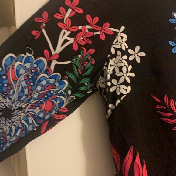 Button up top - Picture 4 of 9